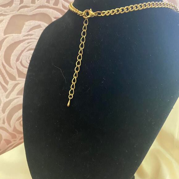 Gold tone crystal necklace with adjustable chain - Picture 4 of 5